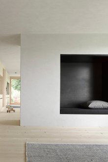 Ниша с меко седене в стаята