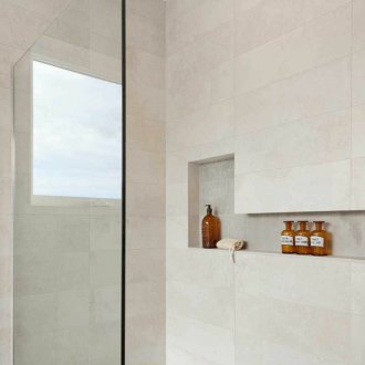 Вдлъбнатина в стената на душа