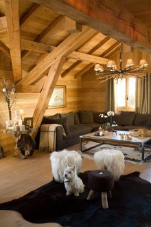 Дърво в таванския интериор