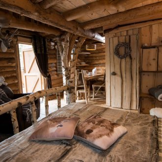 Дърво в селски интериор