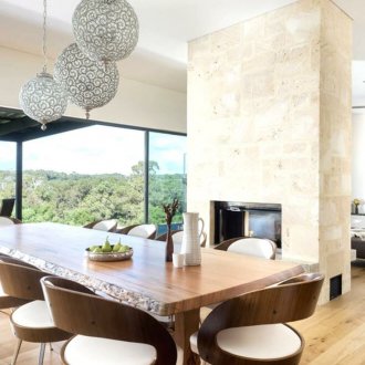 Дърво в интериора на селска къща