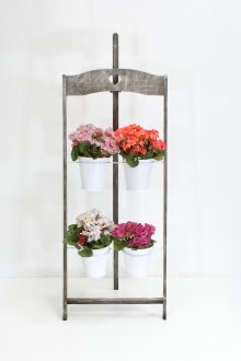 Сива дървена стойка за цветя
