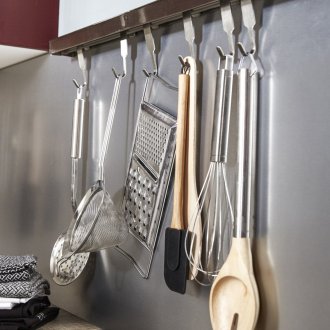 Парапет в кухнята с декоративен панел