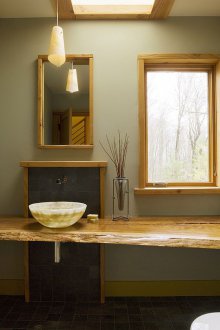 Баня от масивно дърво с мебели от масивно дърво