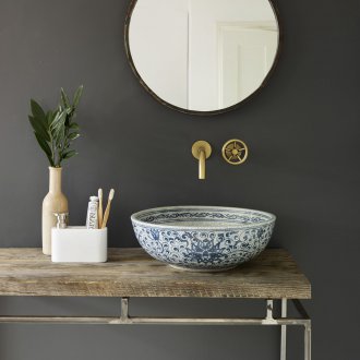 Баня в съвременен стил с мивка