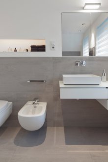 Модерна сива баня