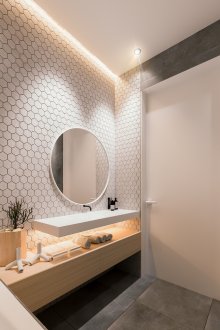 Модерна баня в шестоъгълен стил