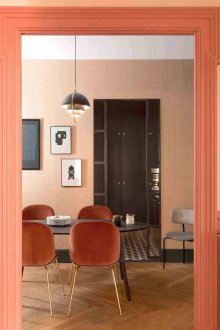 Прасковени цветни платформи в интериора