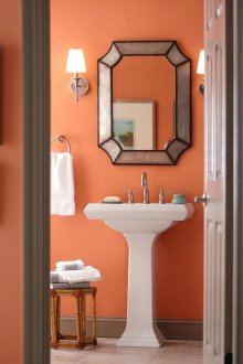 Прасковен цвят, наситен в интериора