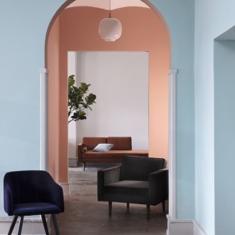 Прасковен цвят в ретро интериор