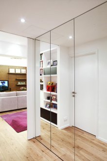 Гардероб за плъзгане в огледало за коридор