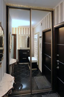 Гардероб в залата в стил арт деко