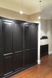 Гардероб в коридора черна класика