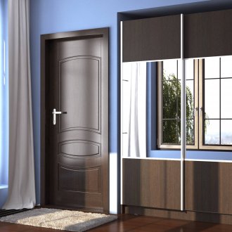 Шкафът в коридора е тъмен