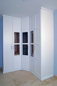 Ъглов килер в интериора