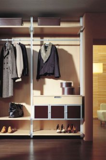 Вграден отворен шкаф