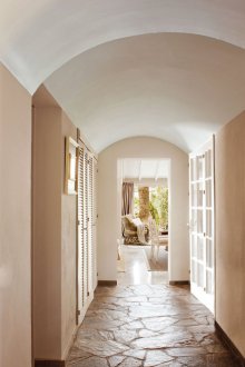 Гардероб в антрето с люкс врати