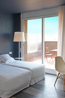 Дизайн спалня 18 кв.м с балкон