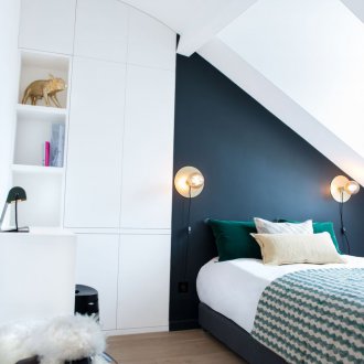 Дизайнерска спалня 18 кв.м на тавана