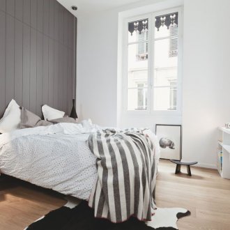 Дизайн на спалня 18 кв.м сив