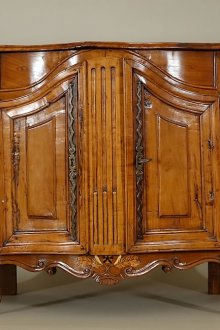 Резбовани мебели от череши