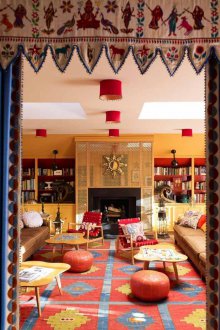 Orientalischer Stil im Innenraum des Wohnzimmers.