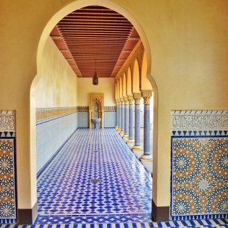 Orientalischer Stil im Innenraum mit Mosaik.