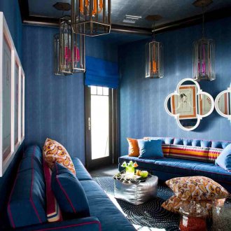 Orientalischer Stil im blauen Interieur.