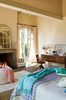 Бежови мебели за спалня