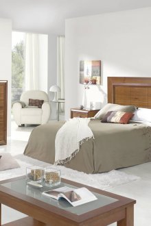 Подреждане на мебели в спалнята с дъбови мебели