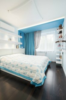 Подреждането на мебелите в спалнята е синьо