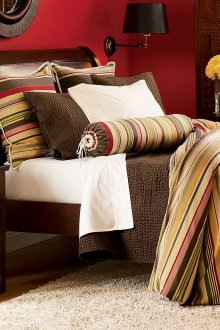 Подреждане на мебели в червената спалня