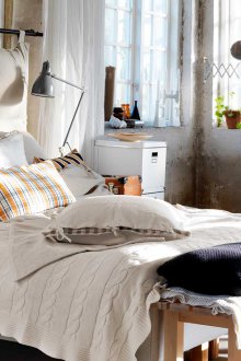 Подреждане на мебели в спалнята на таванското помещение