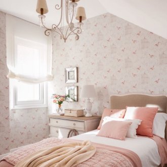 Подреждане на мебели в спалнята с тапети