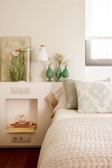 Подреждане на мебели в светла спалня