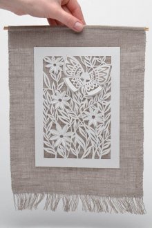 Декоративен панел, изработен от ажурна хартия