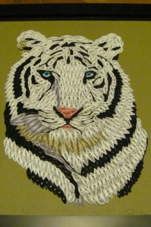Декоративен панел, изработен от хартия под формата на тигър