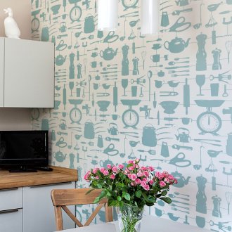 Тюркоазен кухненски тапет с модел