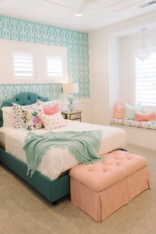 Тюркоазен тапет в пастелни цветове.