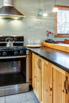 Подсветка на селска кухня