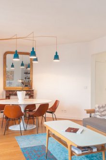 Сини акценти в хола