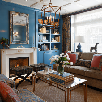 Всекидневна с електрически цвят