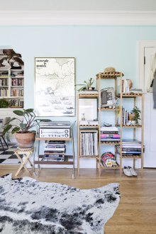 Сини боядисани стени в хола