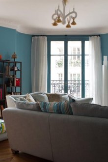 Син хол с мазилка