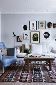 Пастелно синя всекидневна