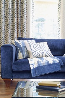 Сини възглавници в хола