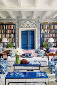 Синя всекидневна с шарка