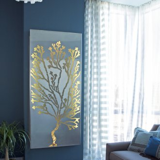 Синя всекидневна със златен декор