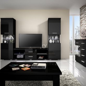 Стената в хола е черна