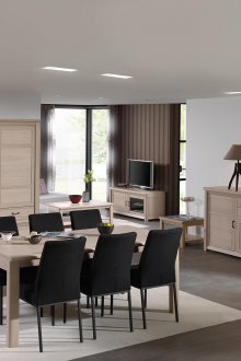 Стена в дъбова всекидневна